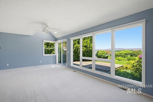 10320 W Whispering Cliffs Dr, Boise, ID 83704