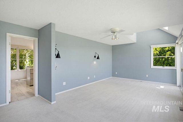 10320 W Whispering Cliffs Dr, Boise, ID 83704