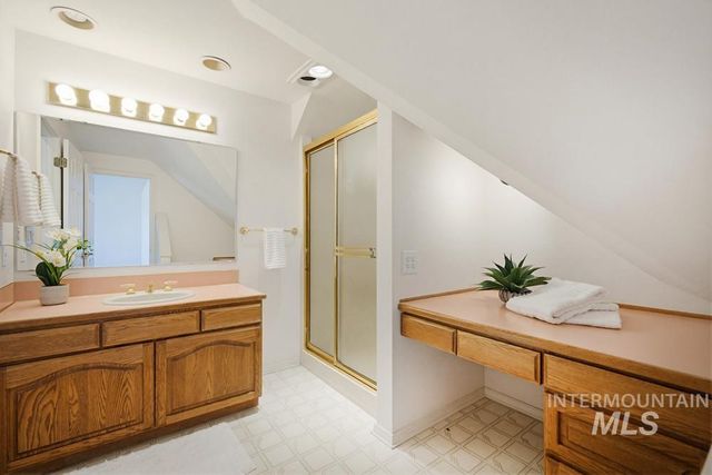 10320 W Whispering Cliffs Dr, Boise, ID 83704