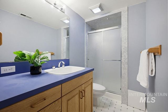 10320 W Whispering Cliffs Dr, Boise, ID 83704