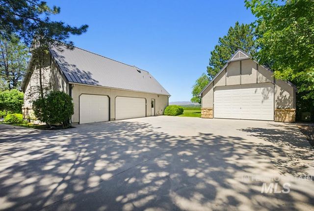 10320 W Whispering Cliffs Dr, Boise, ID 83704