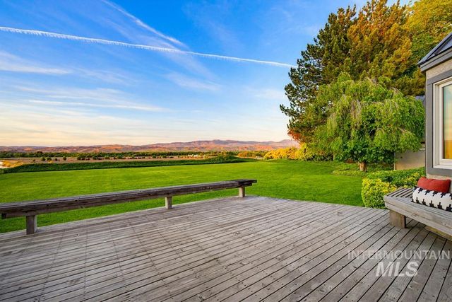 10320 W Whispering Cliffs Dr, Boise, ID 83704