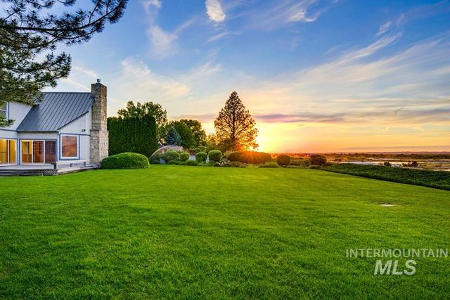 10320 W Whispering Cliffs Dr, Boise, ID 83704