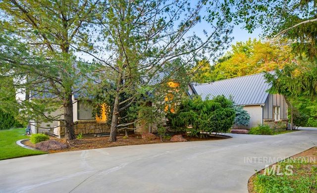 10320 W Whispering Cliffs Dr, Boise, ID 83704