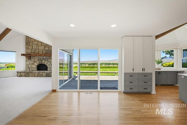 10320 W Whispering Cliffs Dr, Boise, ID 83704
