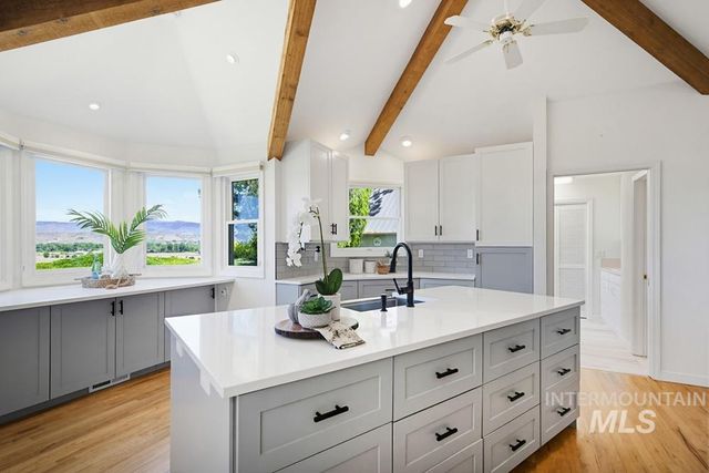 10320 W Whispering Cliffs Dr, Boise, ID 83704
