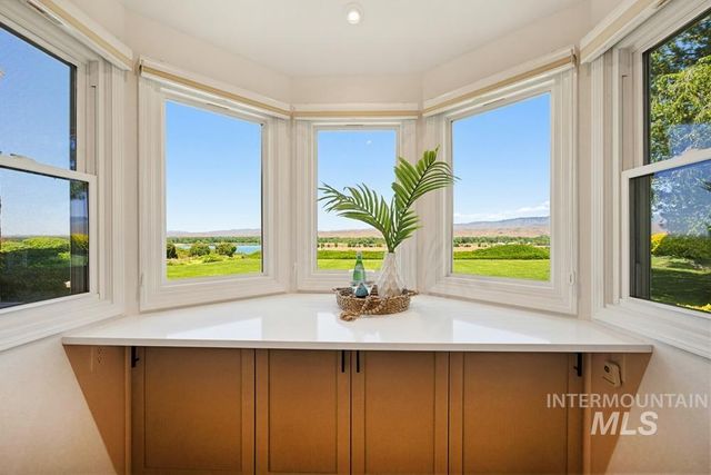 10320 W Whispering Cliffs Dr, Boise, ID 83704