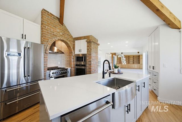 10320 W Whispering Cliffs Dr, Boise, ID 83704