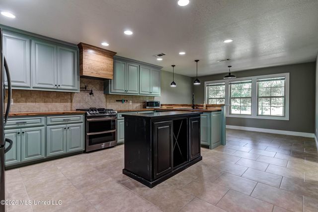 17242 E Spring Lake Drive, Vancleave, MS 39565