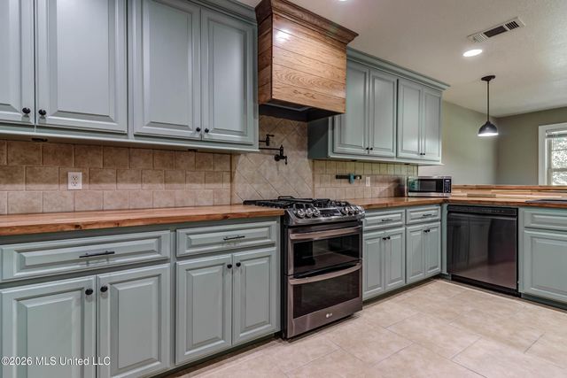 17242 E Spring Lake Drive, Vancleave, MS 39565