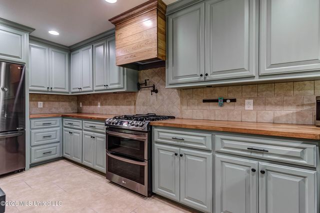 17242 E Spring Lake Drive, Vancleave, MS 39565