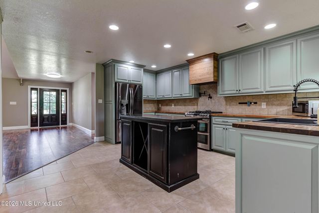 17242 E Spring Lake Drive, Vancleave, MS 39565