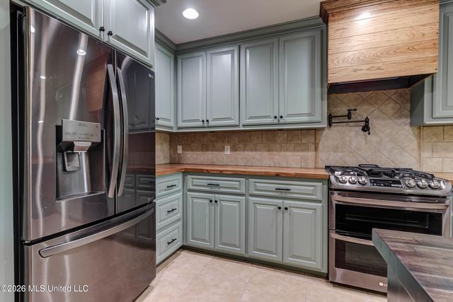 17242 E Spring Lake Drive, Vancleave, MS 39565