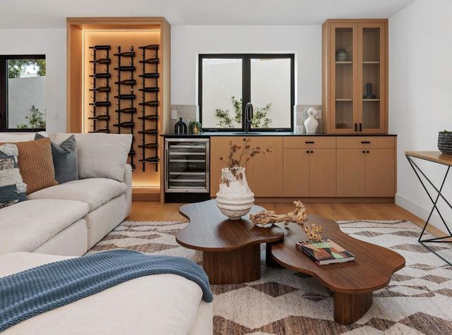 7554 Cabrillo Ave., La Jolla, CA 92037