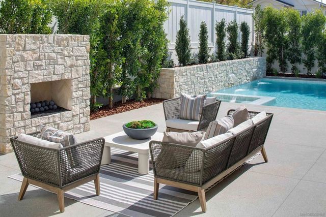 7554 Cabrillo Ave., La Jolla, CA 92037