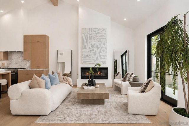 7554 Cabrillo Ave., La Jolla, CA 92037