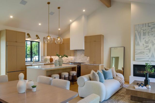 7554 Cabrillo Ave., La Jolla, CA 92037