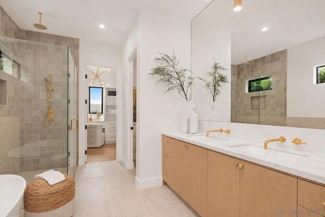 7554 Cabrillo Ave., La Jolla, CA 92037