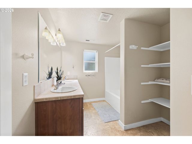 2465 PARK VIEW Dr, Eugene, OR 97408