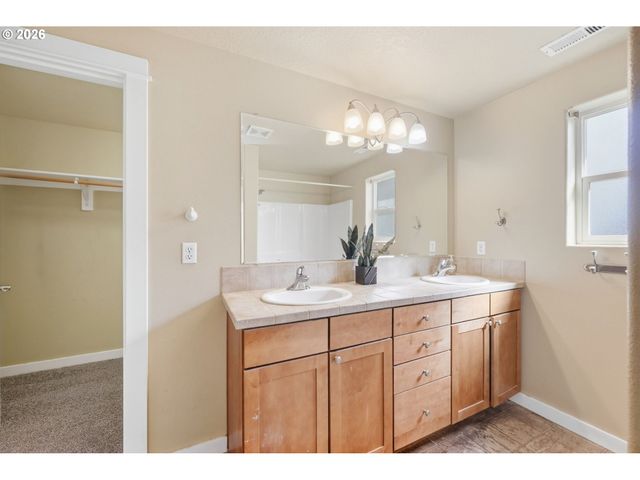 2465 PARK VIEW Dr, Eugene, OR 97408