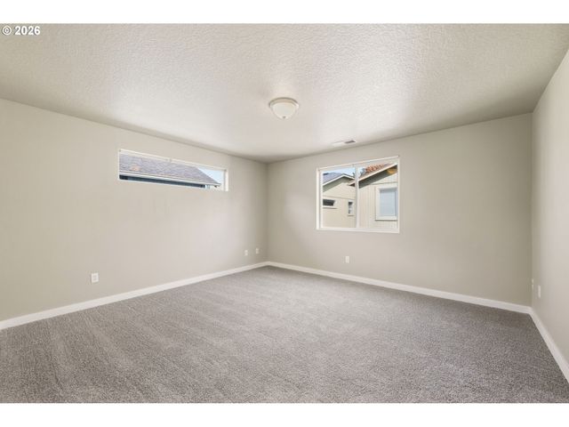 2465 PARK VIEW Dr, Eugene, OR 97408