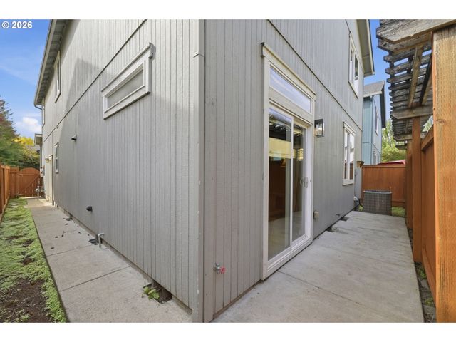 2465 PARK VIEW Dr, Eugene, OR 97408