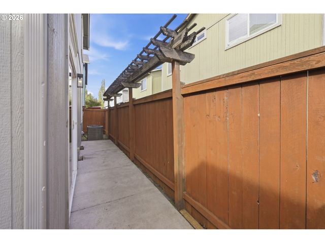 2465 PARK VIEW Dr, Eugene, OR 97408