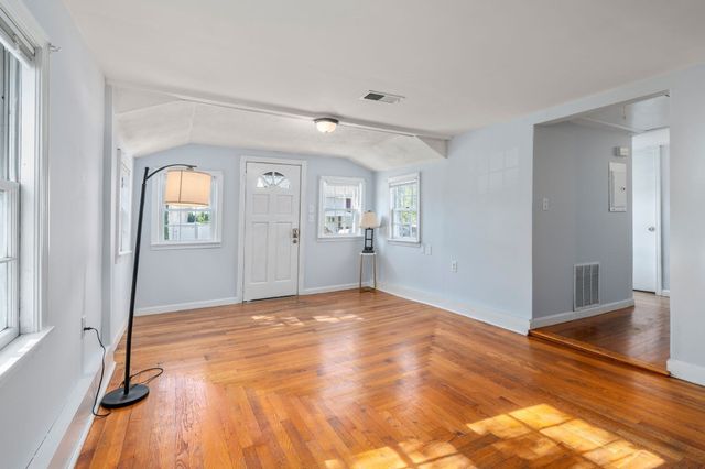 33 Plant Rd, Waltham, MA 02451