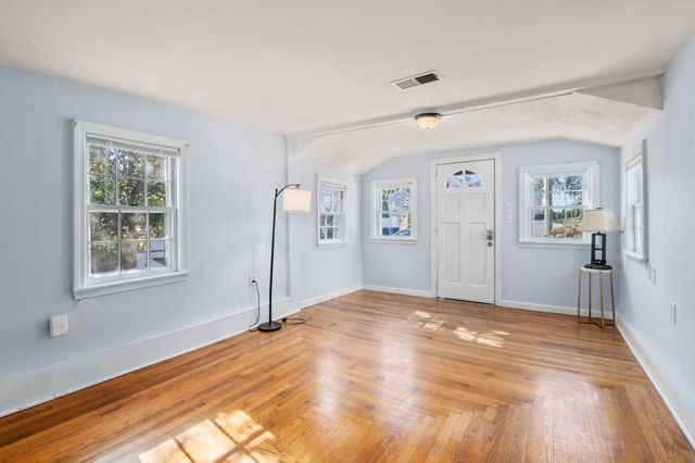33 Plant Rd, Waltham, MA 02451
