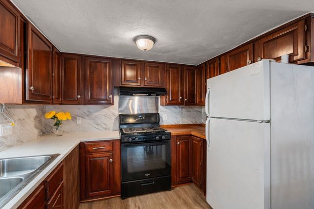 33 Plant Rd, Waltham, MA 02451