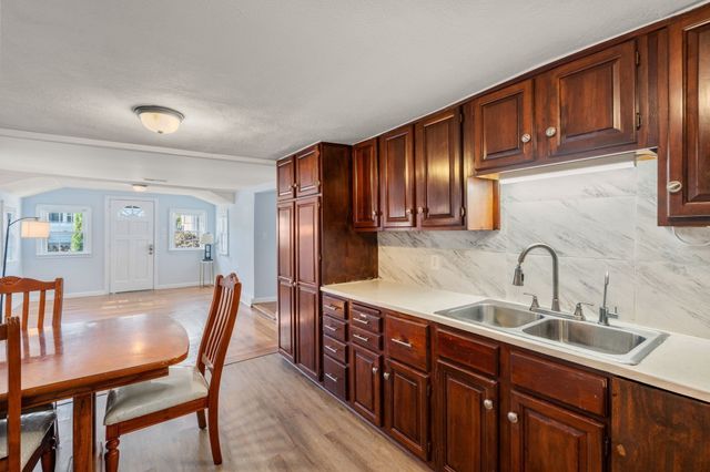 33 Plant Rd, Waltham, MA 02451