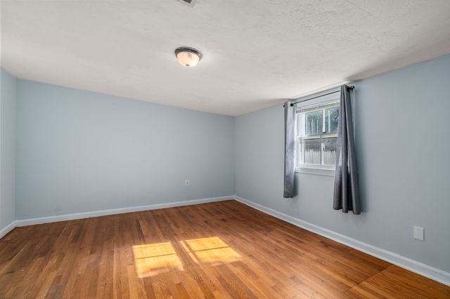 33 Plant Rd, Waltham, MA 02451