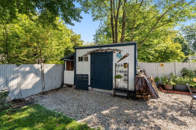 33 Plant Rd, Waltham, MA 02451