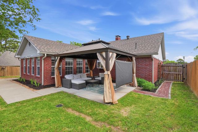 20 Emerald Drive, Maumelle, AR 72113