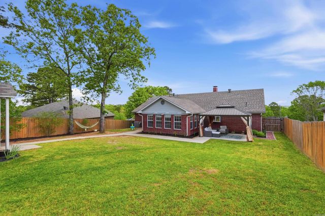 20 Emerald Drive, Maumelle, AR 72113