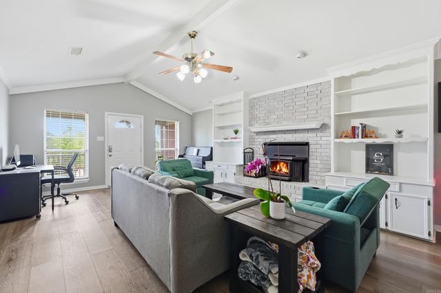 20 Emerald Drive, Maumelle, AR 72113