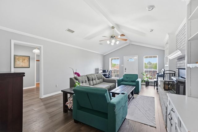 20 Emerald Drive, Maumelle, AR 72113