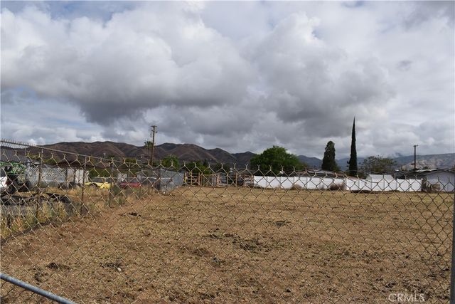 12598 6th, Yucaipa, CA 92399