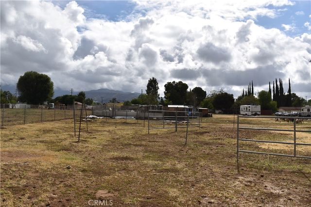 12598 6th, Yucaipa, CA 92399