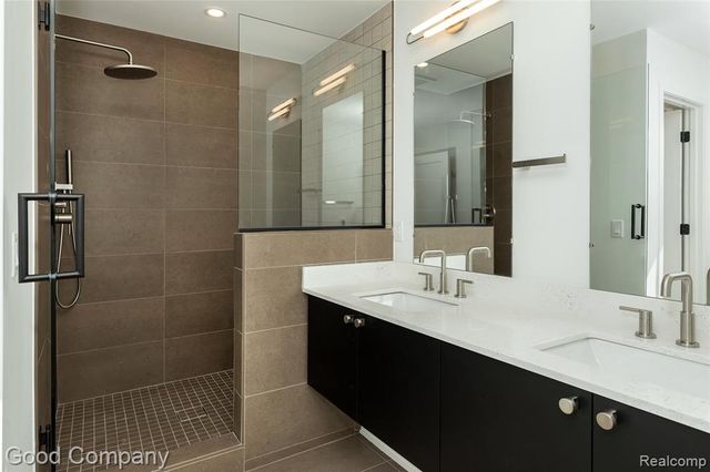 1821 Clifton Avenue, Royal Oak, MI 48073