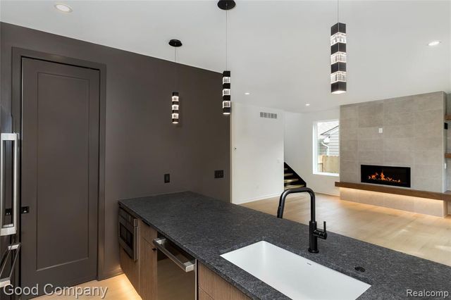 1821 Clifton Avenue, Royal Oak, MI 48073