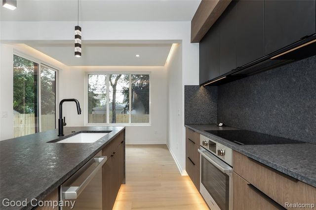 1821 Clifton Avenue, Royal Oak, MI 48073