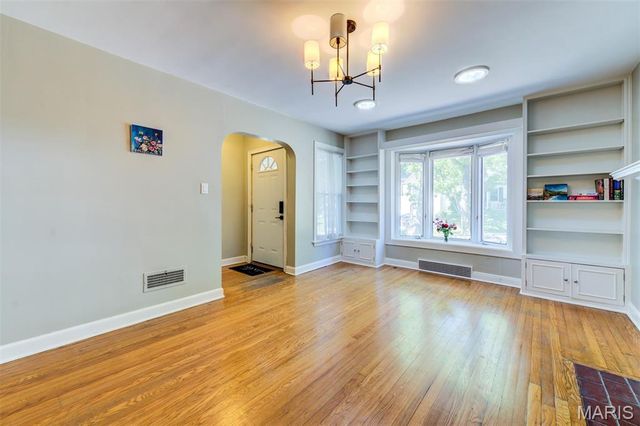 8670 Eulalie Avenue, St Louis, MO 63144