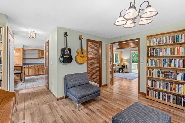 43 Coleman Rd, Southampton, MA 01073