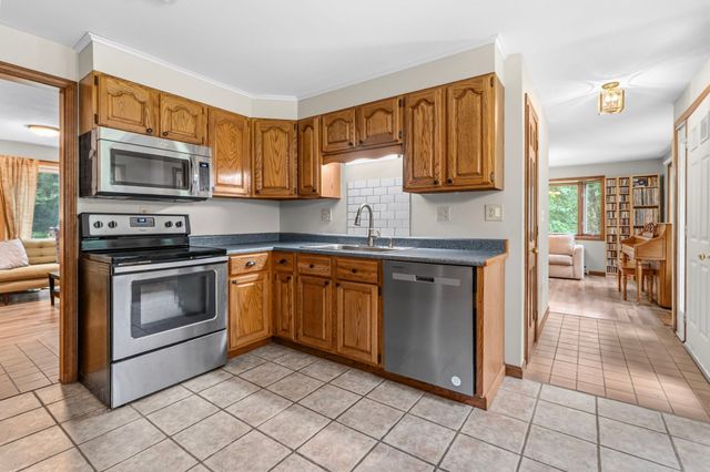 43 Coleman Rd, Southampton, MA 01073