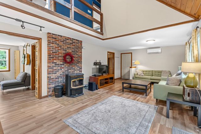 43 Coleman Rd, Southampton, MA 01073
