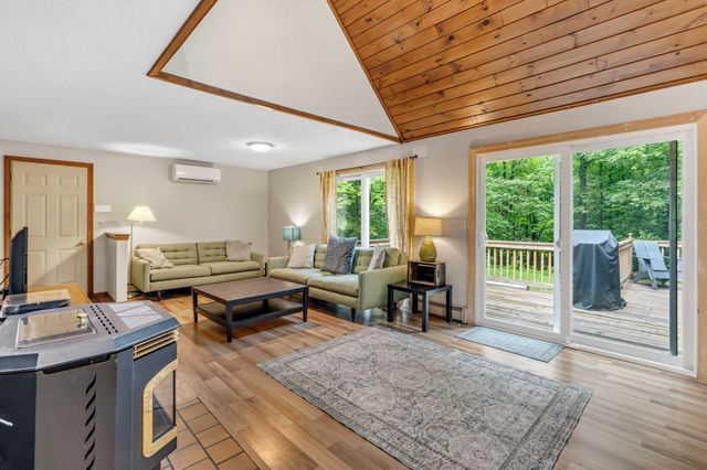 43 Coleman Rd, Southampton, MA 01073