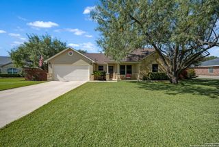 204 La Parita Ct, Jourdanton, TX 78026