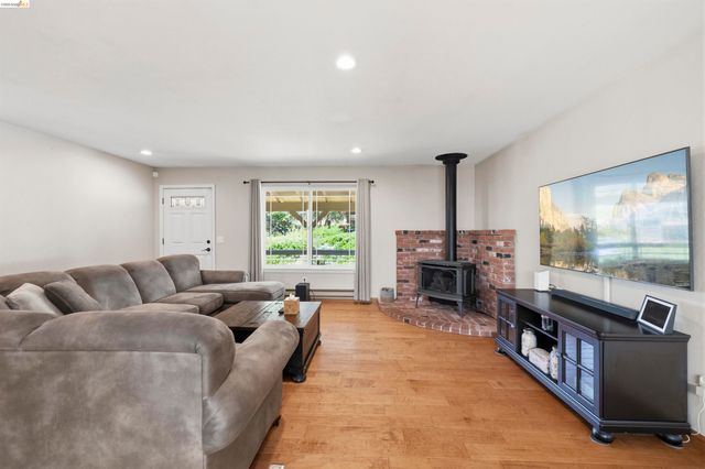 21781 Paseo De Los Portales, Sonora, CA 95370