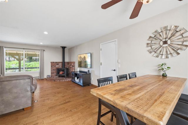 21781 Paseo De Los Portales, Sonora, CA 95370